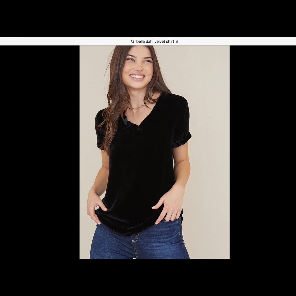 COPY - $225 Bella Dahl midnight blue vneck t-shirt